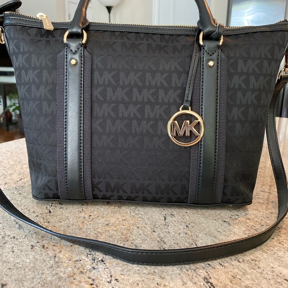 Michael Kors Griffin Satchel M  black leather. - Picture 11 of 11